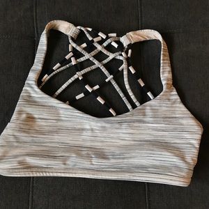🍋 Lululemon Free To be Wild sports bra